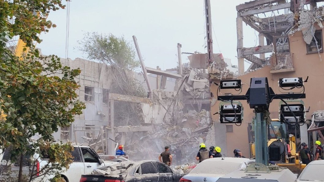 Russian Ballistic Missile Strike Damages Industry in Kryvyi Rih, Leaves Three Dead, and 23 Injured