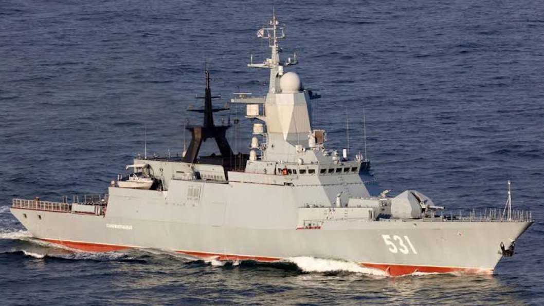 “This Is a Russian Warship—Stay Away: ” Russian Corvette Forces Greenpeace Back From a Shadow Fleet Tanker