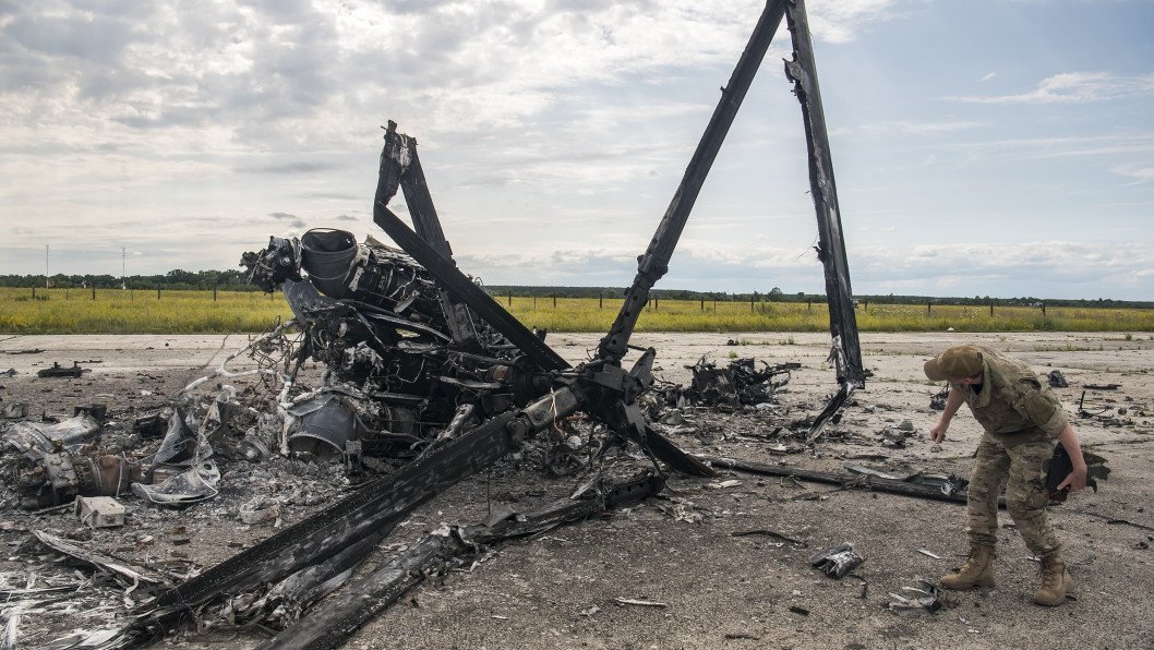 Watch: Aftermath of Ukrainian HIMARS Strike on Russian Ka-52 Helicopters in Belgorod Region