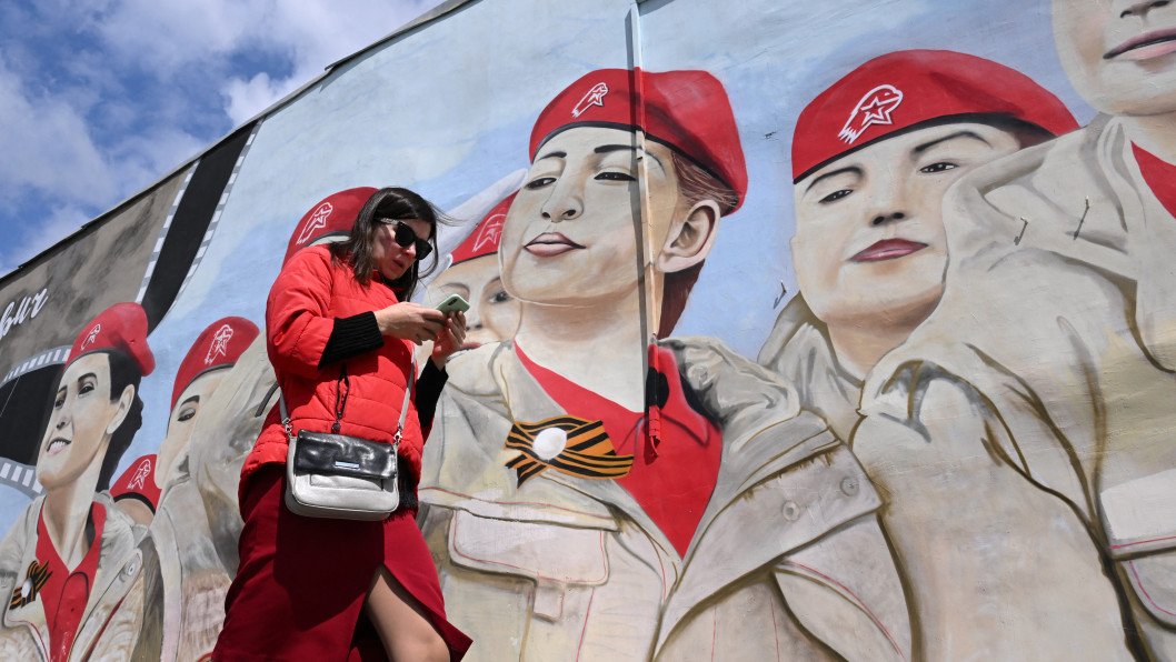 Russia Revives Soviet-Era Controls to Police Women’s Bodies and Futures