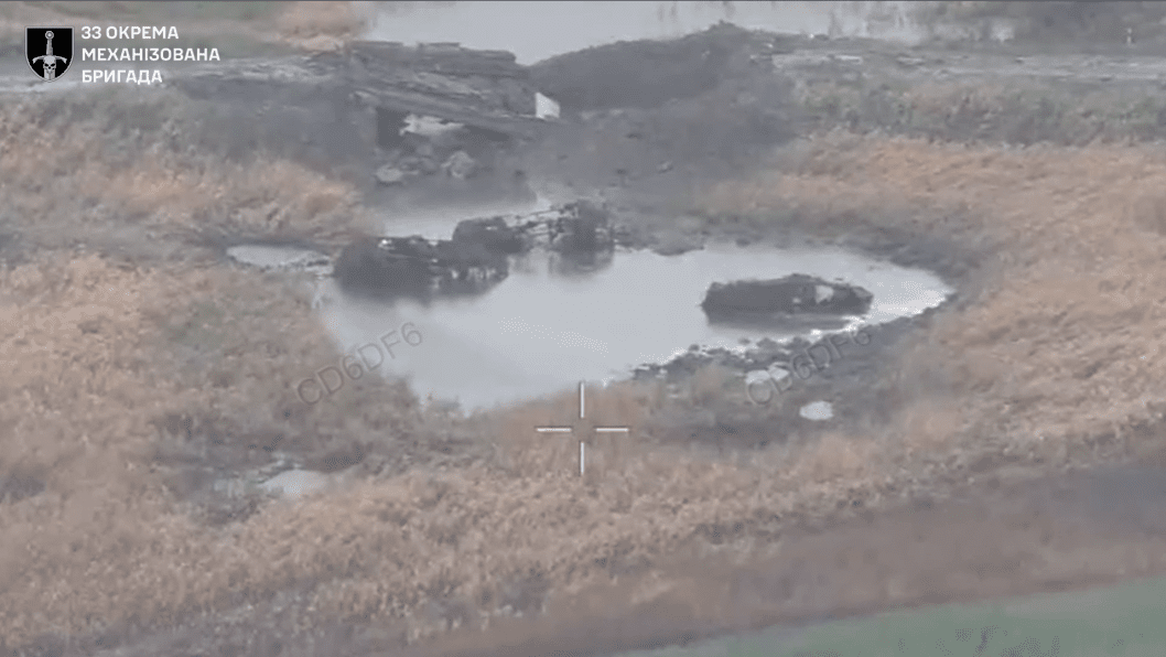 Tanques rusos se hunden en una emboscada en un río mientras un ataque de HIMARS aplasta un asalto cerca de Dobropillia, video