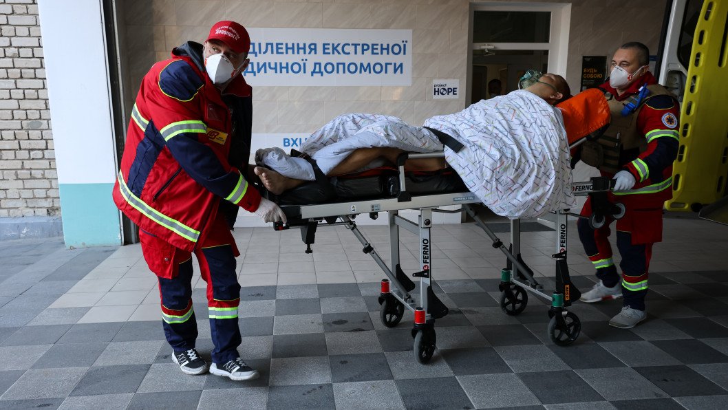 Un dron ruso ataca un taxi en Kherson y deja cinco civiles heridos