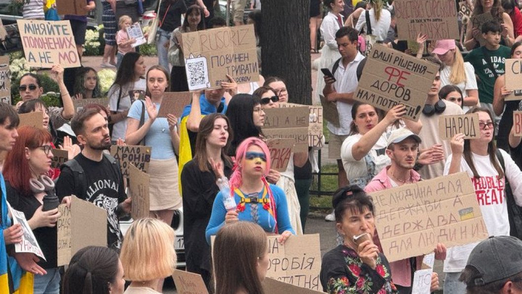 Protests Supporting Former Defense Minister Fedorov Continue Across Ukraine for Sixth Day