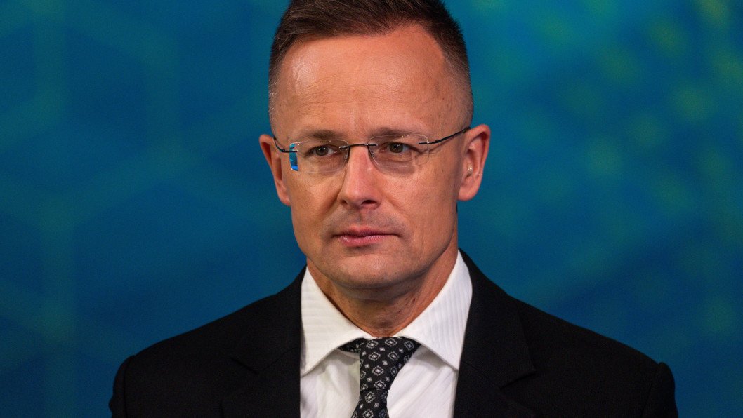 Hungarian Foreign Minister Defends Russian Oil Imports, Criticizes EU Energy Policies