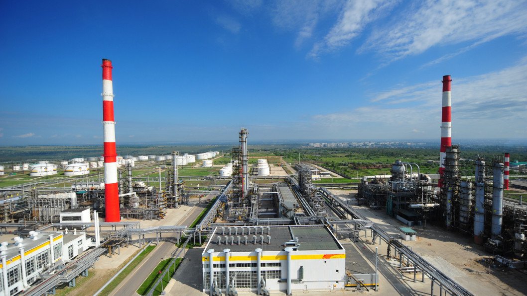 Russian Fuel Supply Jolted as Ukraine Takes Out Key Refinery Unit—Repairs Could Take a Month