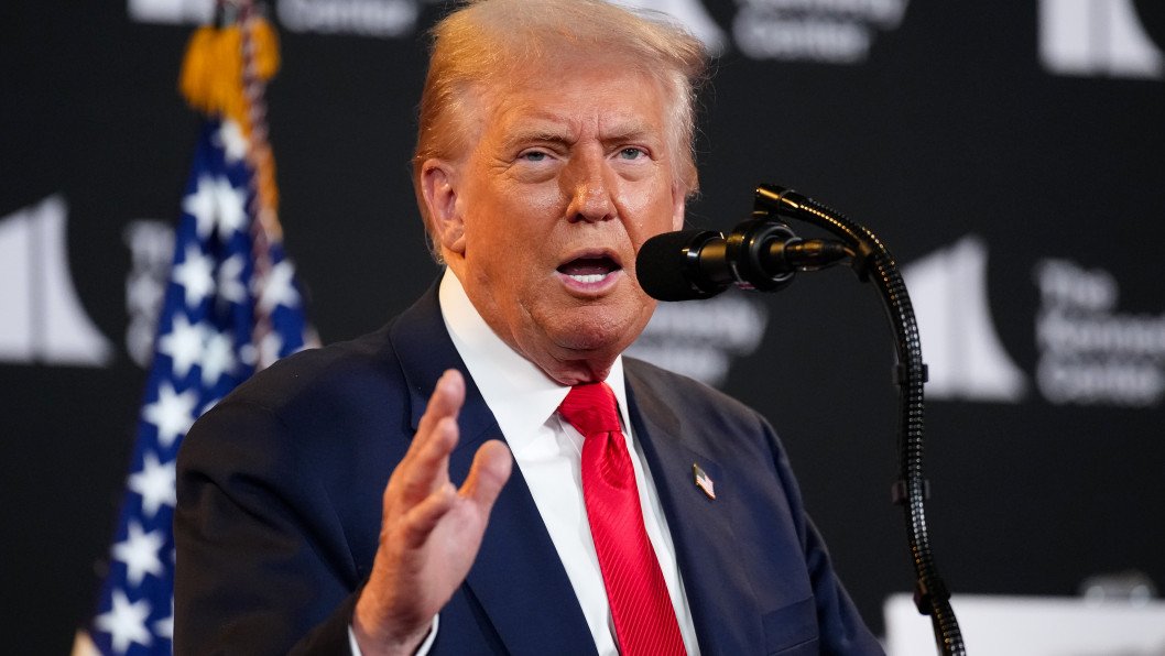 Trump Says President Zelenskyy Could “End War Almost Immediately” by Striking Deal With Russia