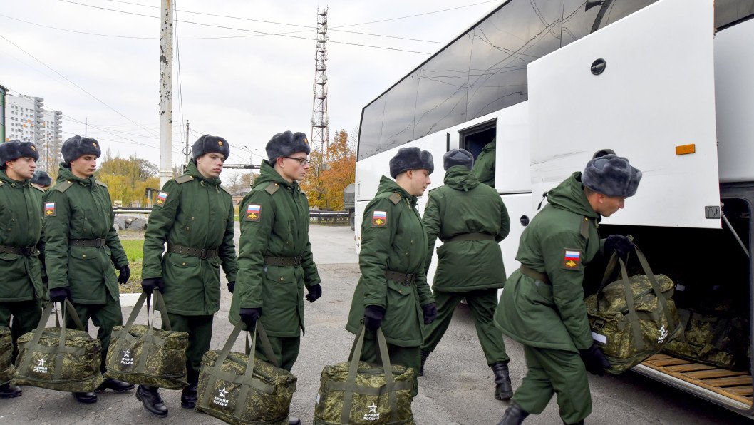 Russia Secretly Drafts Ukrainians in Luhansk for War Against Ukraine, Ukrainian Official Confirms