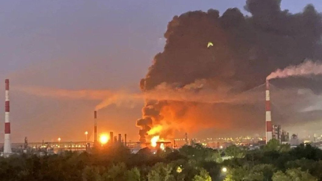 Ukrainian Drone Attack Sparks Fire at Major Rosneft Refinery in Russia’s Samara Region