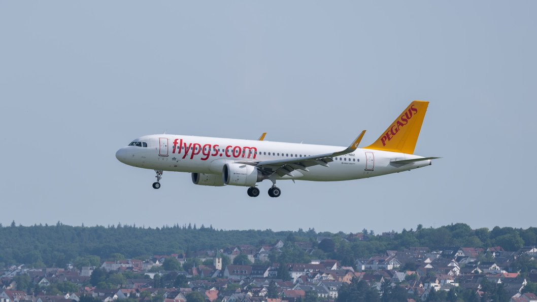 Turkish Pegasus Cancels Russia Flights After Zelenskyy’s Airspace Warning