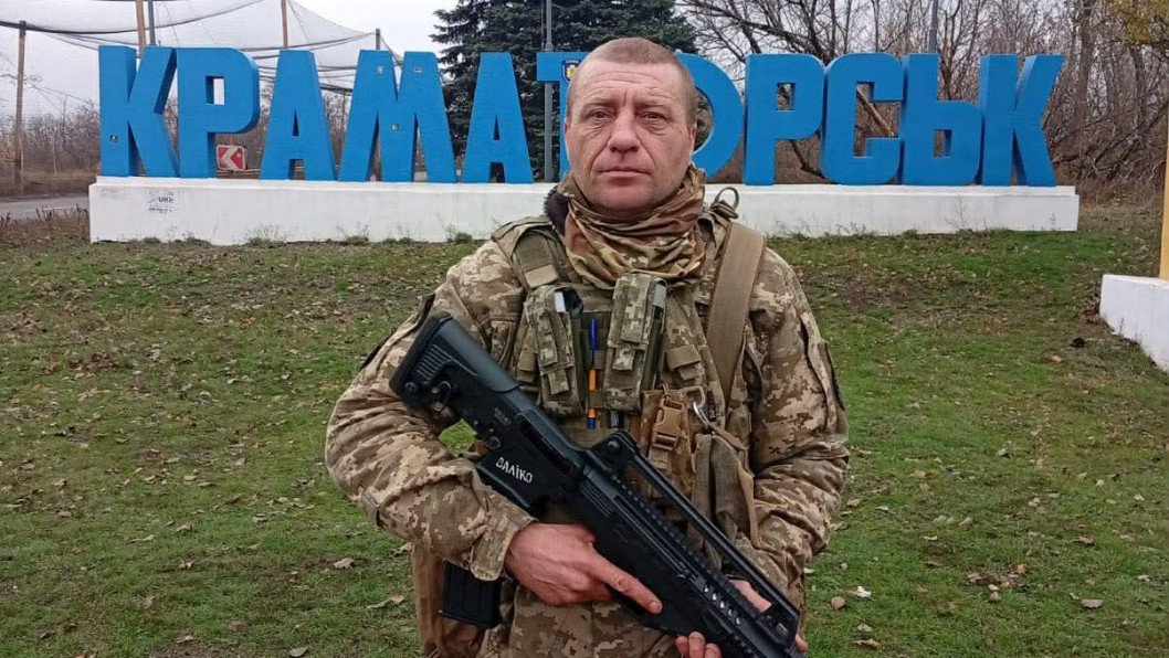 How Russian Soldiers Surrendered to an Unarmed, Wounded Ukrainian Prisoner