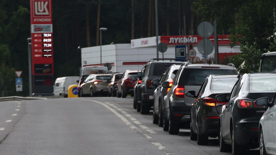 Ukrainian Drone Strikes Cut Russian Gasoline Production to 65% of Seasonal Demand