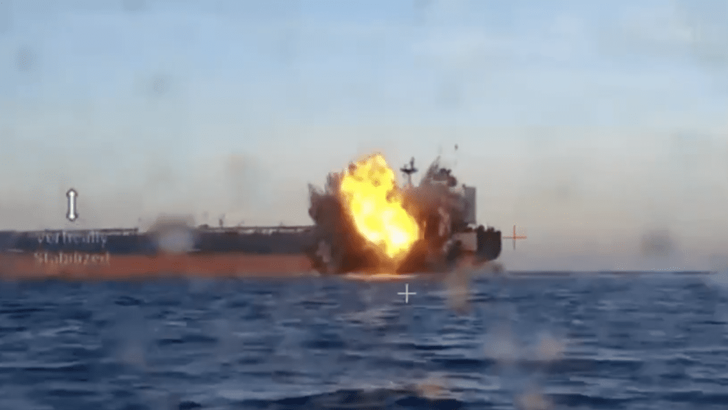 Drones navales ucranianos inutilizan dos petroleros de la Flota Rusa en la Sombra (vídeo)