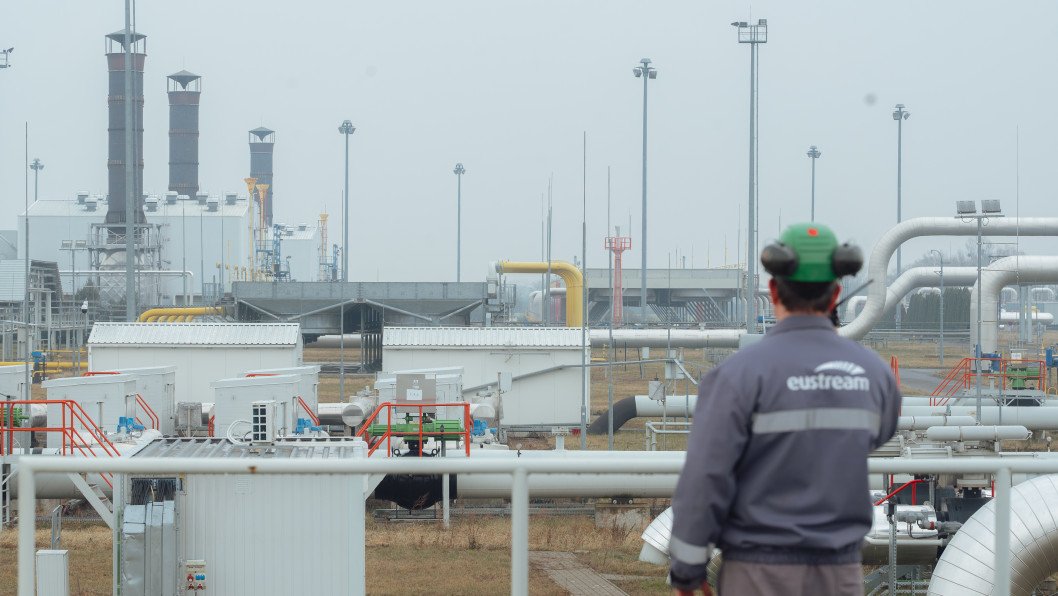 EU Plans Full Ban on Russian Gas Imports by 2027