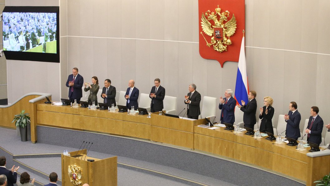 Russian Parliament Speaker Labels Anti-War Emigrants “Pseudo-Citizens”, Threatens Charges