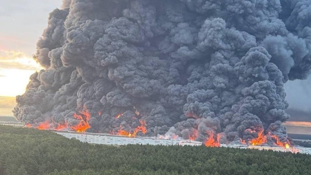 Ukrainian FP-1 Drones Hit Russia’s Largest Wildberries Warehouse Near Moscow