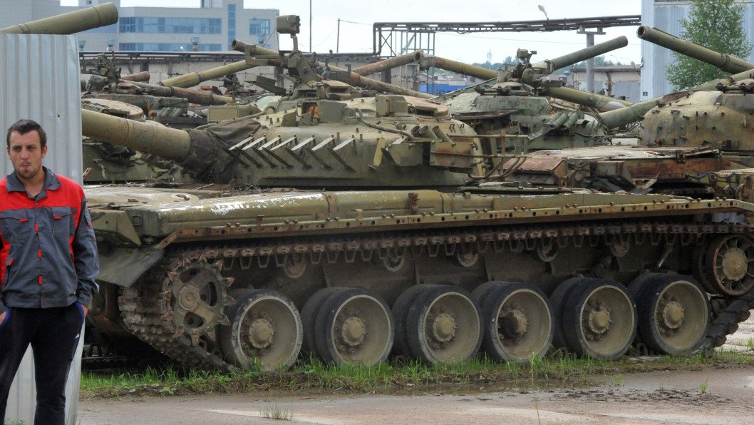 Russia Emptied Its Armor Reserves for Ukraine—Now New Tanks Are Piling Up Near NATO Borders