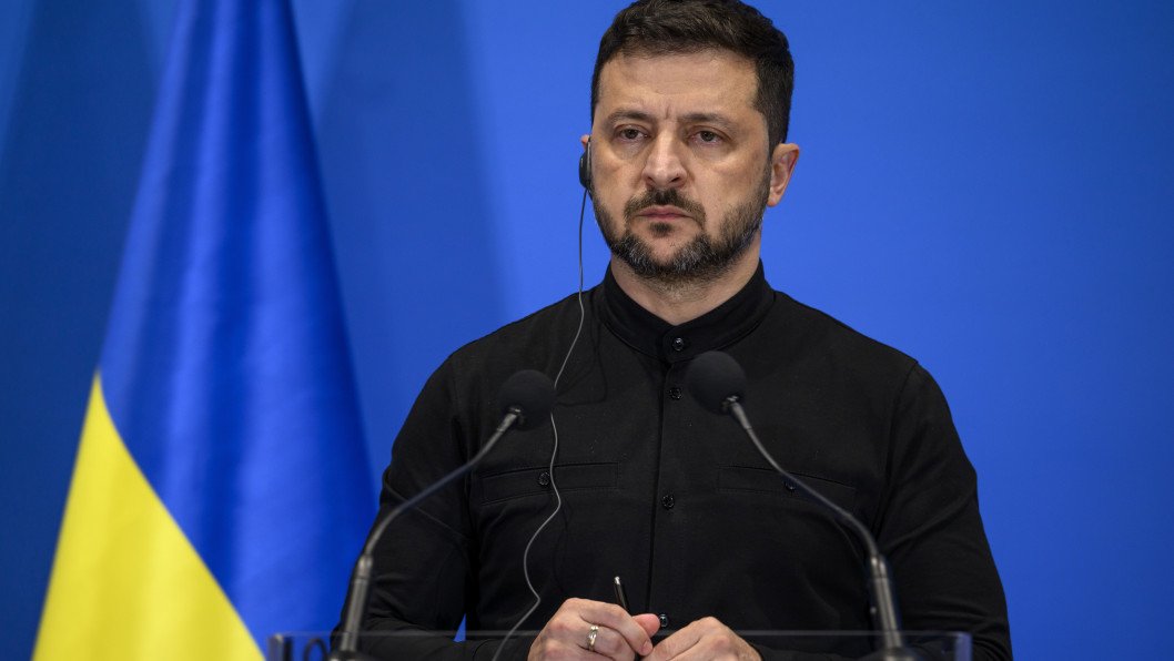 Zelenskyy acusa a Rusia de guerra informativa antes de la cumbre entre Trump y Putin, y se mantiene firme en su rechazo a las concesiones territoriales