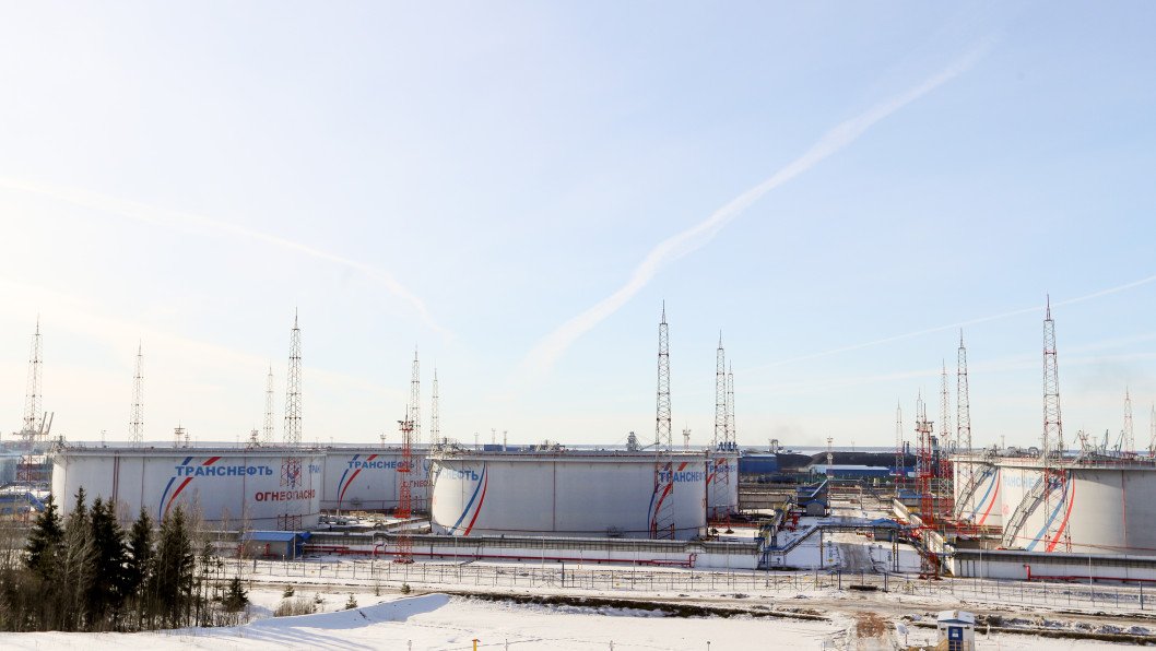 Russian Baltic Oil Exports Halted Following Major Ukrainian Drone Strikes