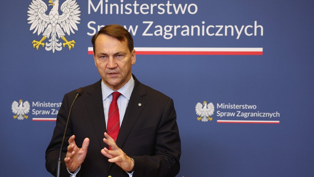 Poland Considers Intercepting Russian Missiles Over Ukraine to Protect NATO Airspace