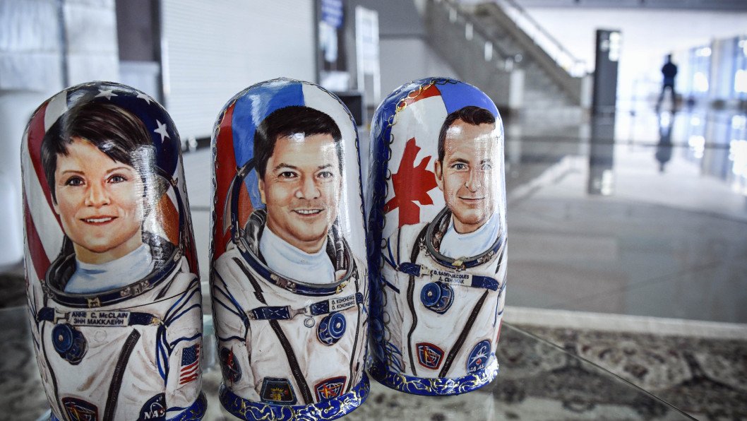 Russia Promises Moon and Mars Base Construction Ahead of Unfolding Space Failures