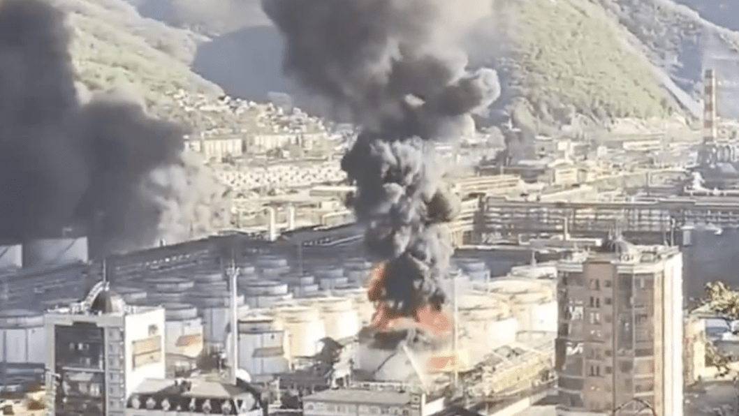 Ukrainian Drones Hit Russia’s Tuapse Oil Refinery Again, First Evacuations Declared After Massive Fire
