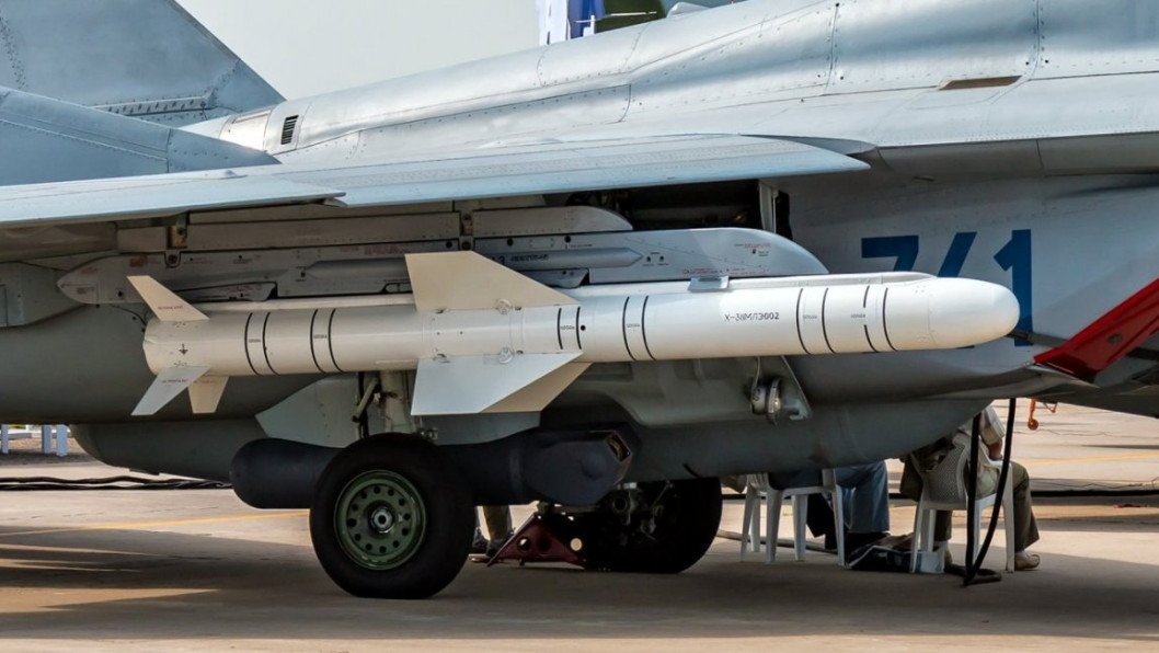 Russia Is Arming Iran Through 2027 With Missiles That Could Target US and Israeli Jets