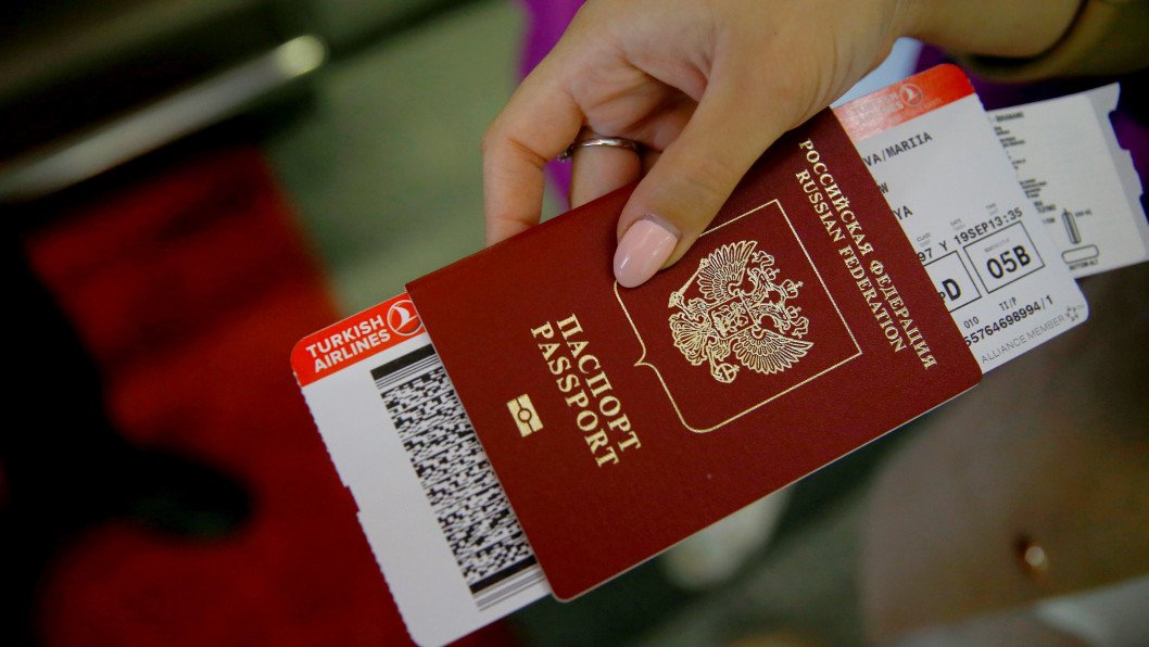 Germany Pushes for Further Cuts to Tourist Visas for Russian Citizens
