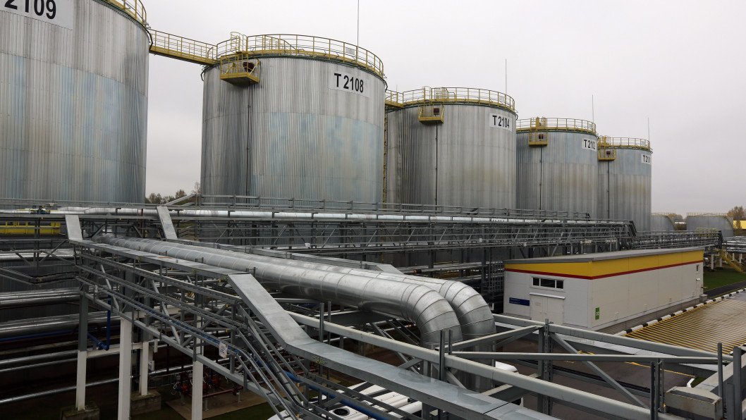 Russian Oil Production Projected to Reach Lowest Level in 17 Years