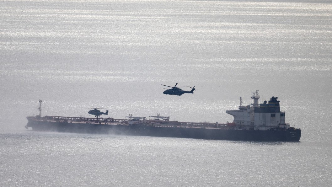 Russian Senator Suggests Blowing Up Own Tankers to Trigger Spills and Stop Seizures