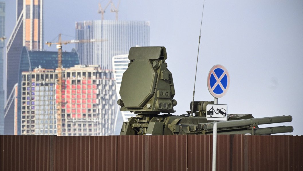 Ukraine Pushes War Into Russia as Drones Swarm Skies Near Moscow