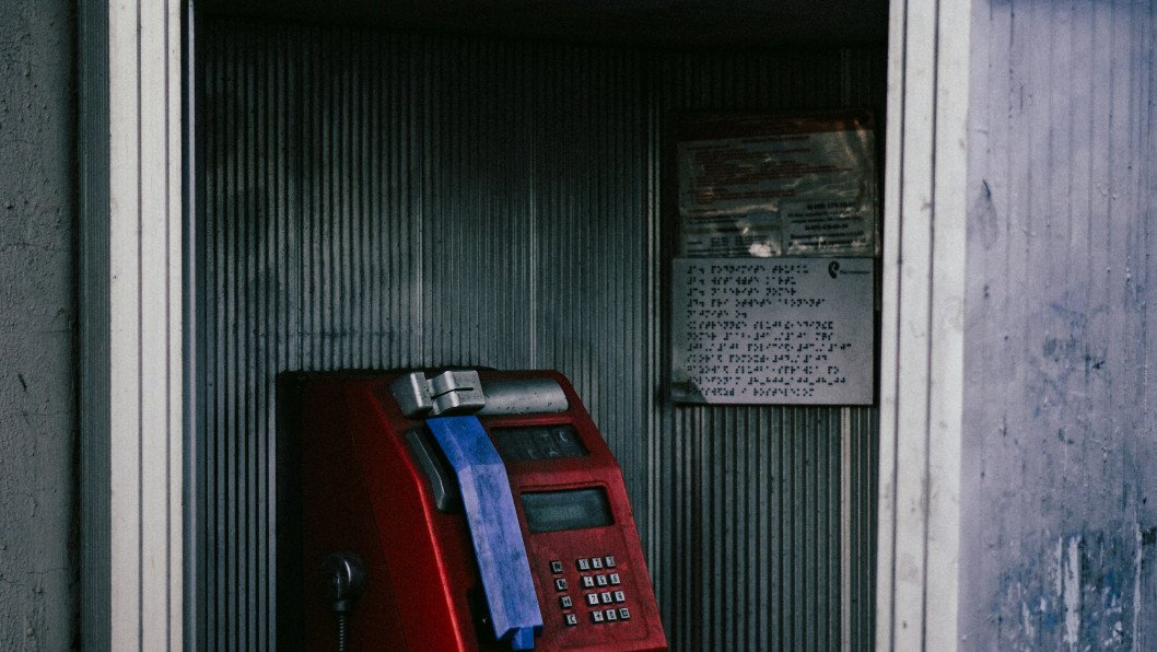 As Networks Go Dark, Russian MP Wants Old Payphones With Internet Access