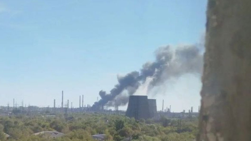 Ukrainian Drone Attack Sparks Fire at Russian Oil Refinery Over 1,500 km From Ukraine