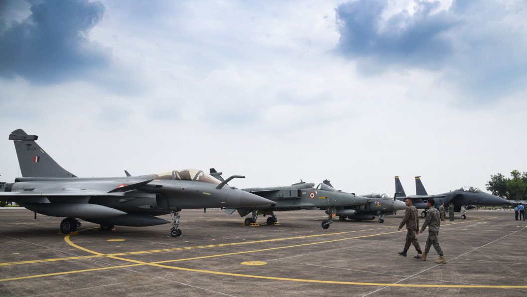 India Replaces Russian MiG Fighters With French Rafales Amid Russia’s Shrinking Arms Exports