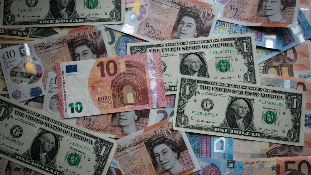 Russia Can Seize Cash Under Putin’s New Border Export Rules