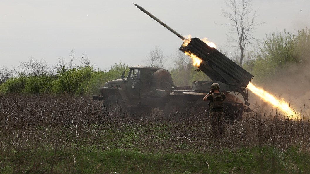 Russian Troops Caught Off Guard as Ukraine Blows Up Chemical Loaded Grad Rocket System, Video