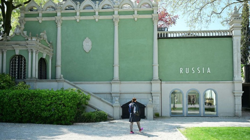 22 European Nations Demand Russia Be Banned From 61st Venice Biennale