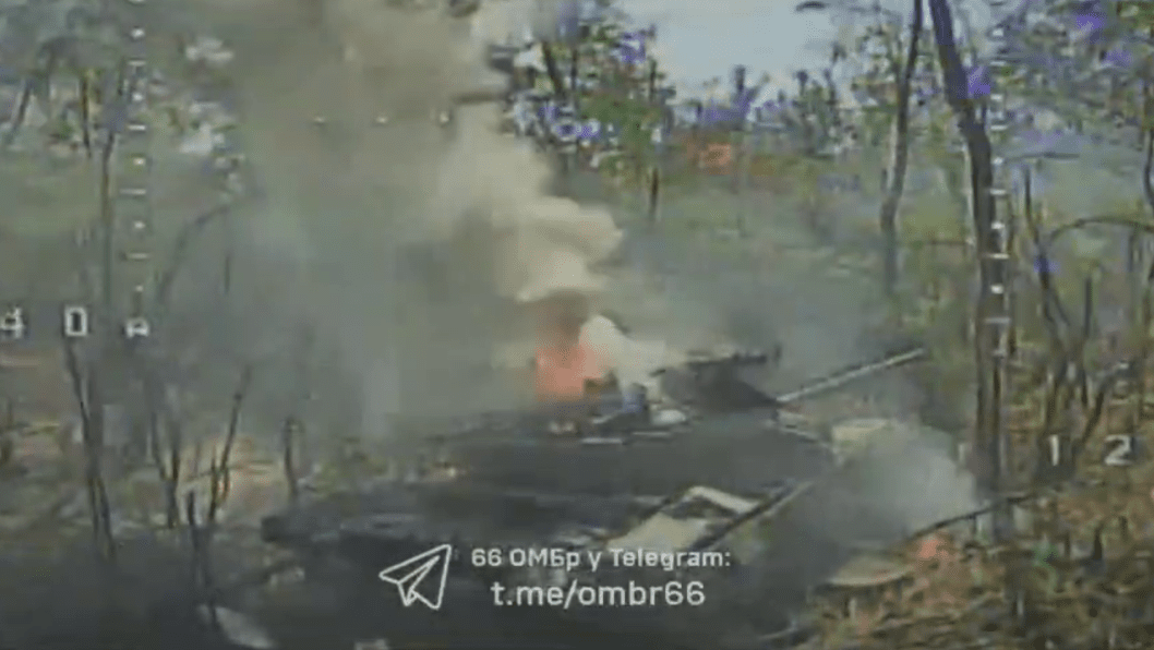 Russia Turns Tank Into Disposable Battlefield Taxi—Ukraine’s FPVs Finish the Job, Video