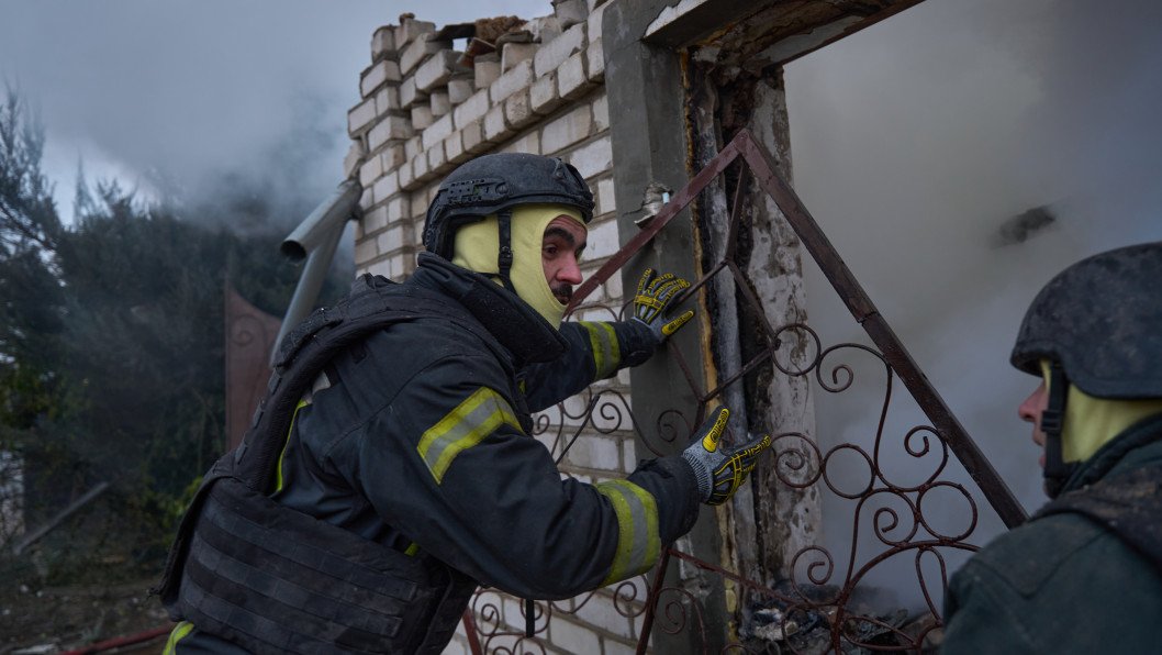 “They Wake Up to the Sound of Blasts.” How Kherson Stands Its Ground Against Russia, in Photos