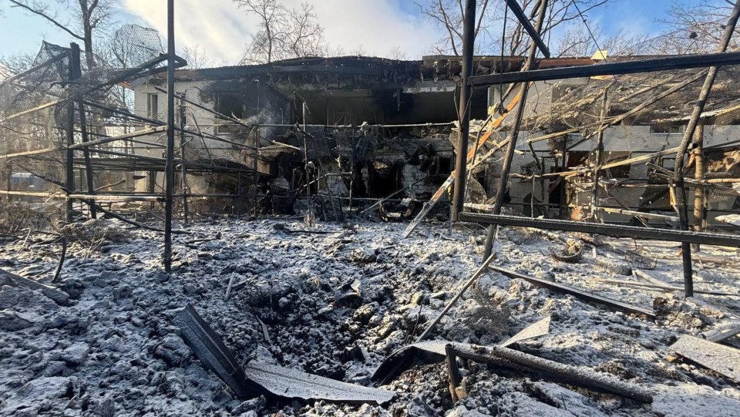 Russian Airstrike Devastates Kharkiv EcoPark, Killing Rare Birds and Wounding Lions