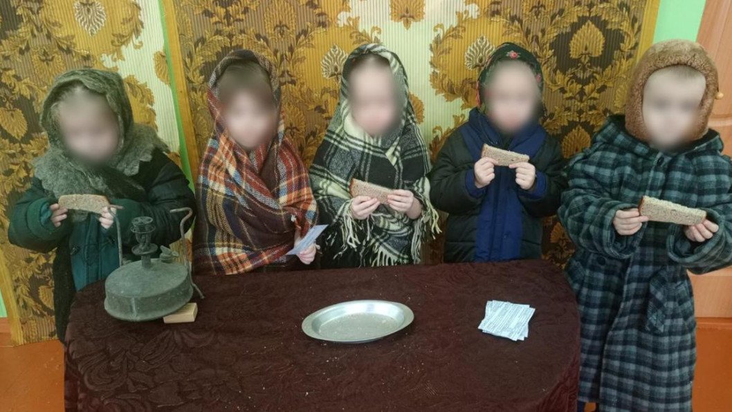 Russian Kindergartens Reenact Leningrad Siege With Bread Lines and Ration Cards