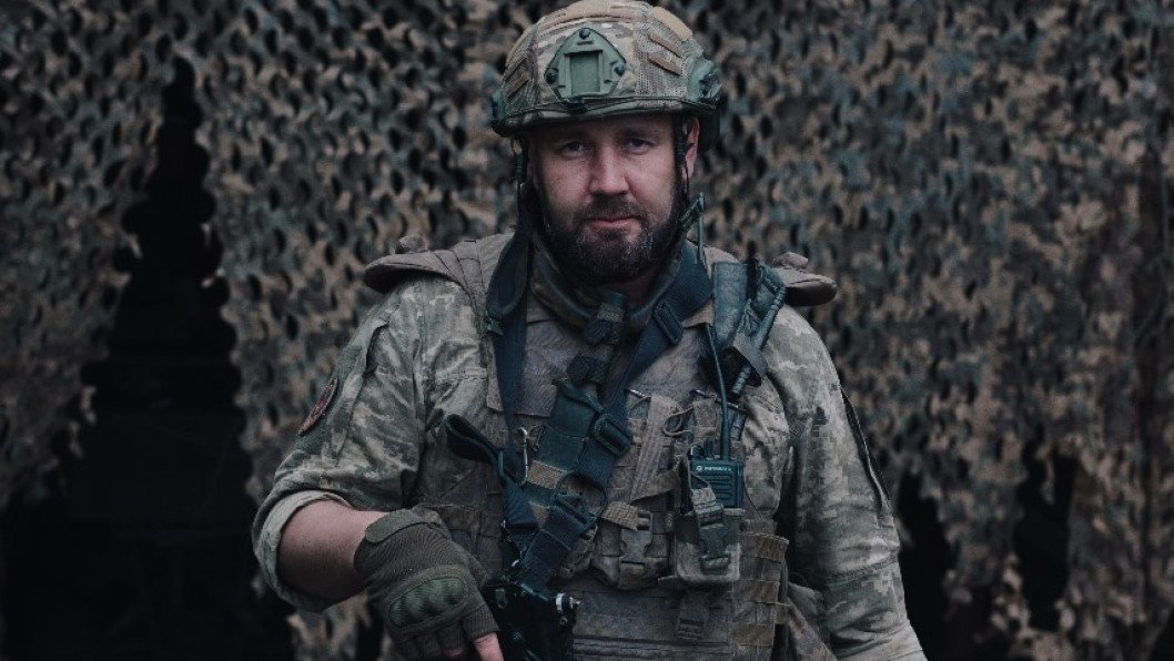 “I Acted on Reflex”: Ukrainian Soldier Saves Civilians After Russian Drone Attack on a Train