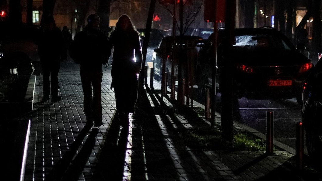 Russian Airstrikes Hit Kherson Critical Infrastructure, Cutting Power and Water Across the City