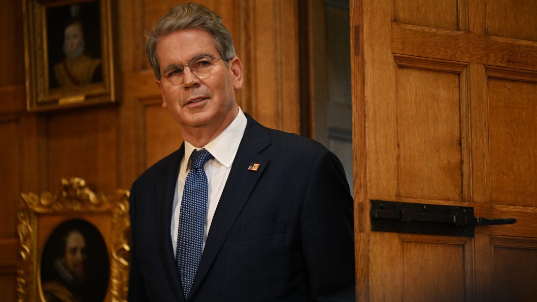 US Treasury Chief Calls Russian Envoy a “Propagandist,” Says Sanctions Are Crippling Moscow’s Economy