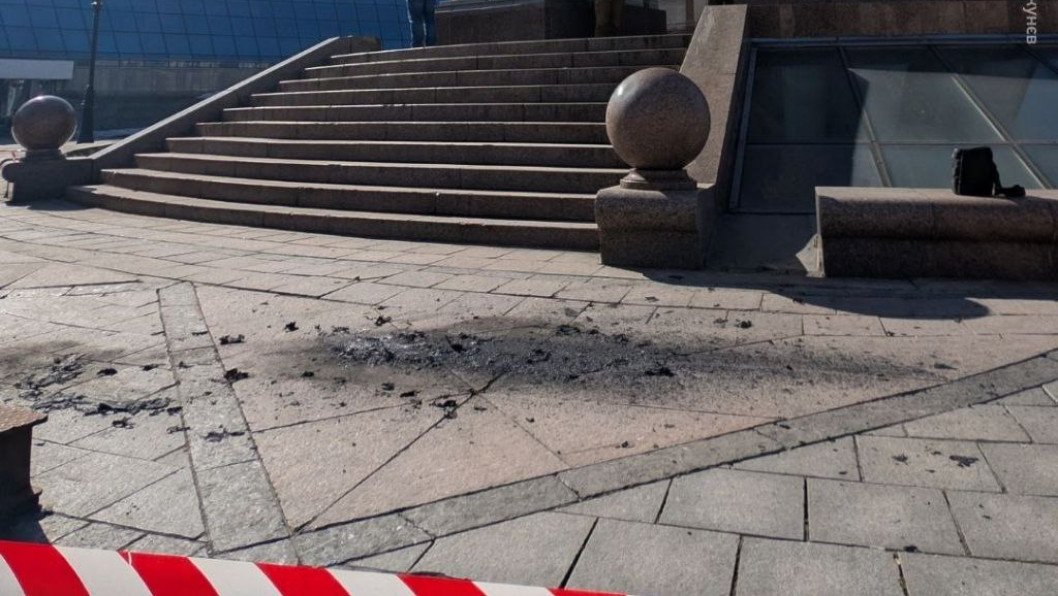 Defensa aérea derriba dron ruso y sus restos caen en pleno centro de Kyiv