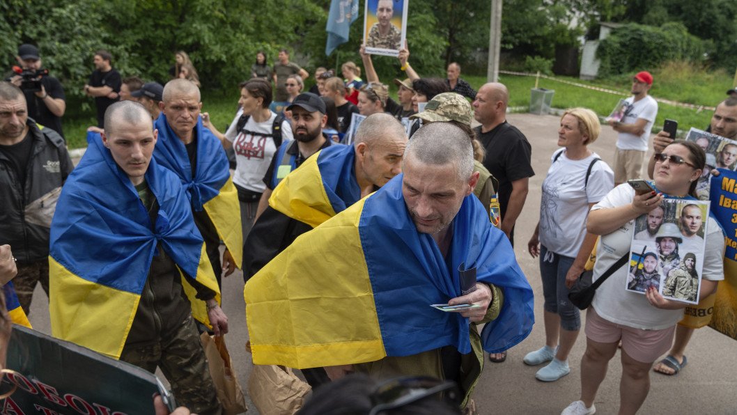 OSINT Confirms 2,577 Ukrainian Soldiers Held Captive, Commissioner Reports