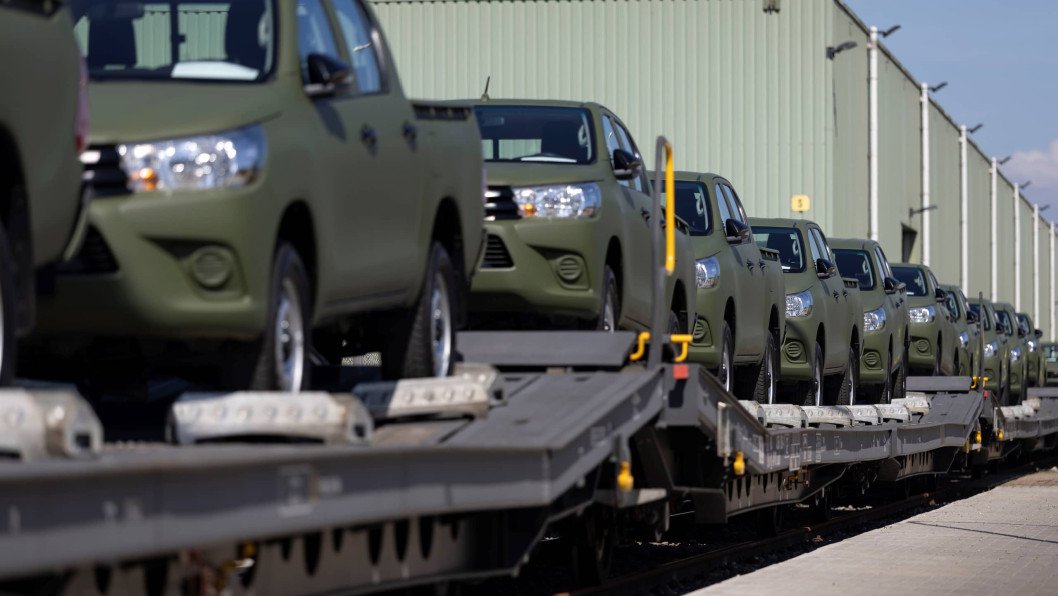 Netherlands Sends 60 Toyota Hilux Pickups to Ukraine’s Drone Forces