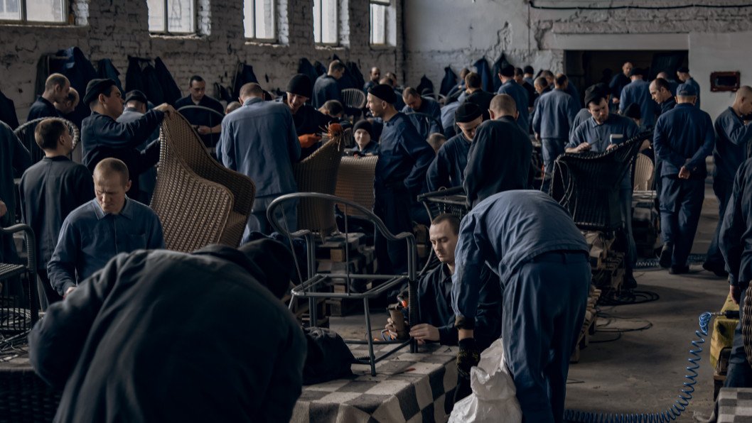 How Russian Soldiers Can Surrender and Actually Survive: A Step-by-Step Guide