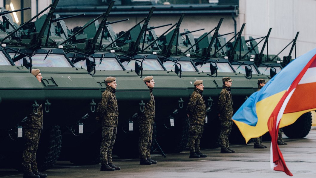 Latvia’s Patria 6×6 Convoy Rolls Into Ukraine With NATO-Standard Armor for the Front Lines