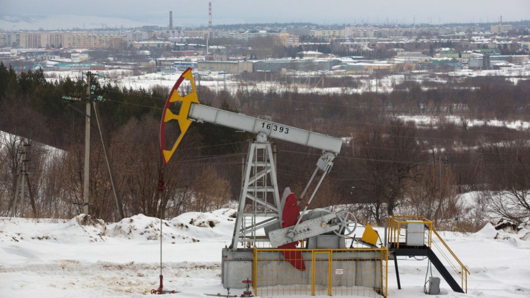 Russian Oil Prices Sink to Lowest Levels Since Full-Scale Invasion Amid Sanctions and Global Downturn