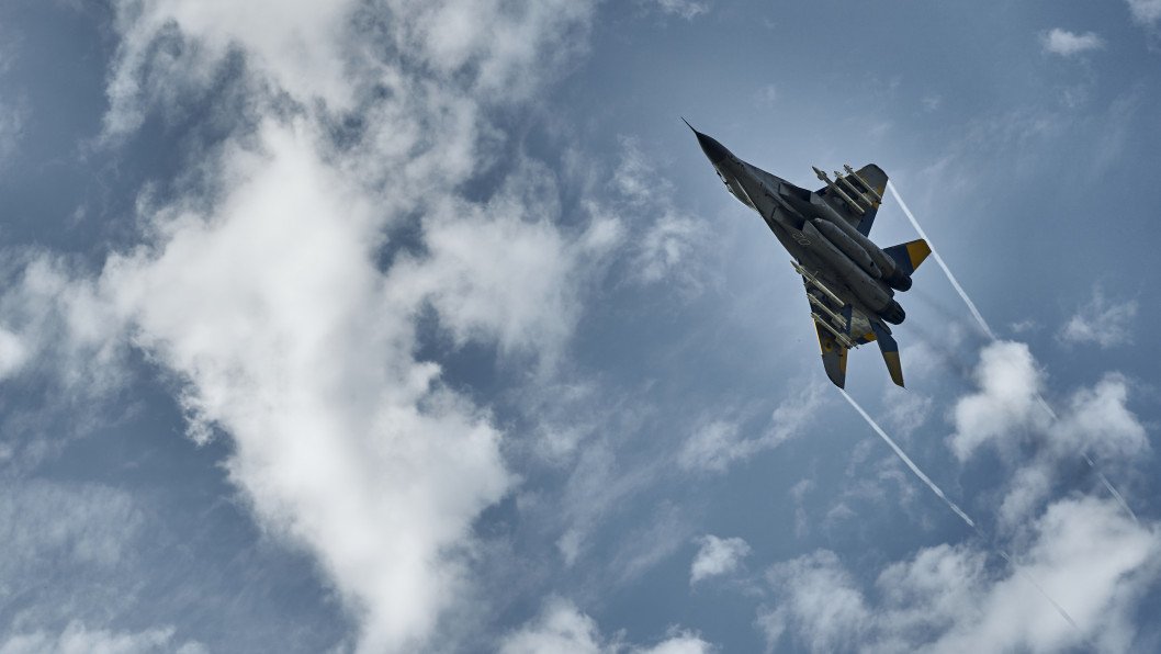 Ukrainian MiG-29 Destroys Russian Command Post in Kherson With French HAMMER Bombs, Video